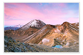Póster Awesome sunrise on Mount Ngauruhoe and red crater, Tongariro crossing, New Zealand