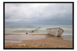 Gerahmter Kunstdruck Fischerboot am Ostseestrand