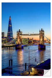 Selvklebende plakat The Tower Bridge at dusk