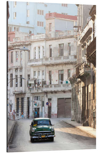 Obraz na aluminium Taxi driving in Havana