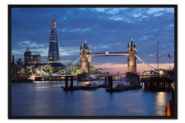 Gerahmter Kunstdruck Shard und Tower Bridge bei Nacht