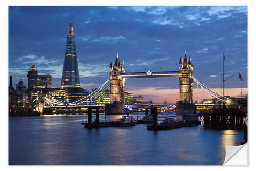 Självhäftande poster The Shard and Tower Bridge at night