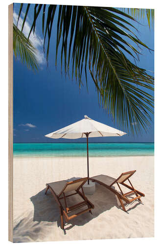 Puutaulu Lounge chairs on tropical beach