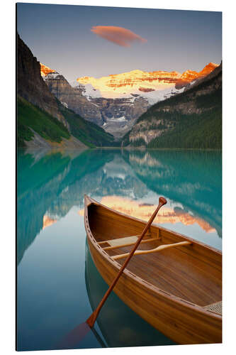 Stampa su alluminio Canoe on Lake Louise at sunrise