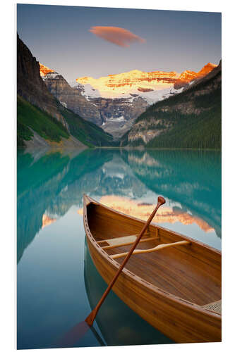 Bilde på skumplate Canoe on Lake Louise at sunrise