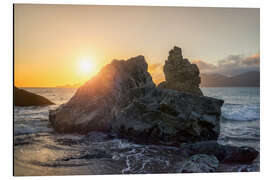 Stampa su alluminio Rock at the beach with sunset