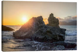 Lienzo Rock at the beach with sunset