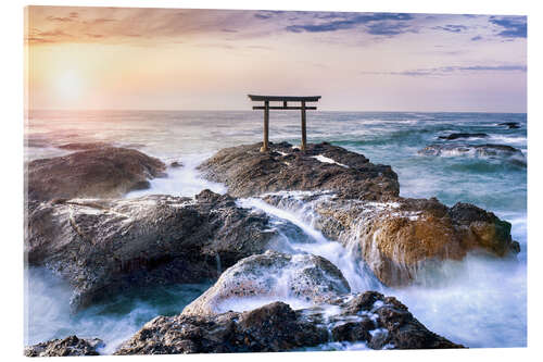 Cuadro de metacrilato Japanese Torii in Japan near the beach