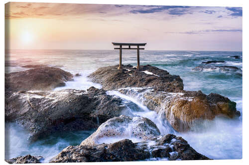 Stampa su tela Japanese Torii in Japan near the beach