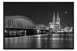 Gerahmter Kunstdruck Kölner Dom und Hohenzollernbrücke Nachts (s/w)