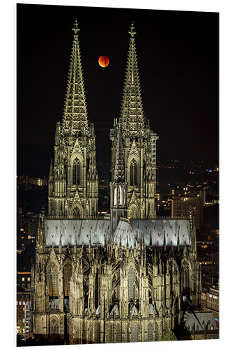 Cuadro de PVC Blood moon shines over Cologne Cathedral