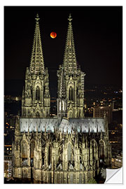 Vinilo para la pared Blood moon shines over Cologne Cathedral