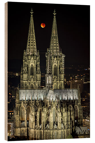 Wood print Blood moon shines over Cologne Cathedral