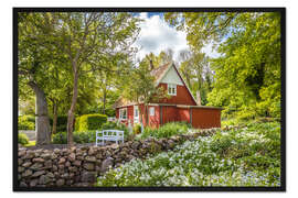 Gerahmter Kunstdruck Idyllisches Sommerhaus auf Bornholm (Dänemark)