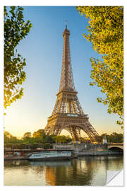 Selvklæbende plakat Seine banks at the Eiffel Tower