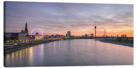 Leinwandbild  Düsseldorf Skyline bei feuerrotem Sonnenuntergang - Michael Valjak