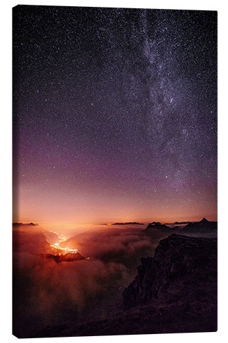 Canvastavla Nightscape view from Leglerhütte over cloudscape by night, Glarus, Switzerland