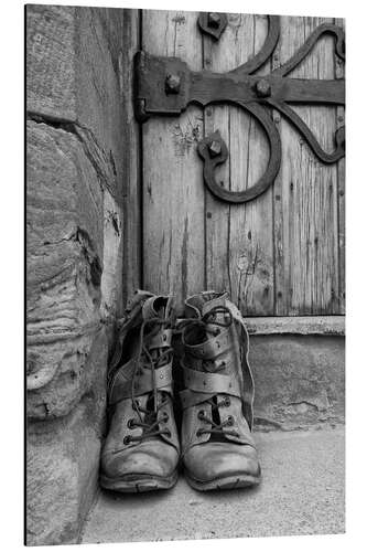 Stampa su alluminio Worn boots before a door