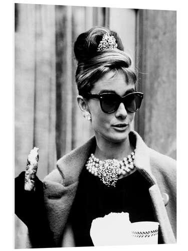 Hartschaumbild Breakfast at Tiffany's, Audrey mit Sonnenbrille