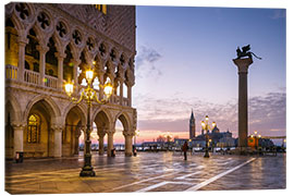 Leinwandbild Markusplatz und Dogenpalast bei Sonnenaufgang, Venedig, Italien