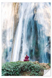 Vinilo para la pared Monk meditating at a waterfall