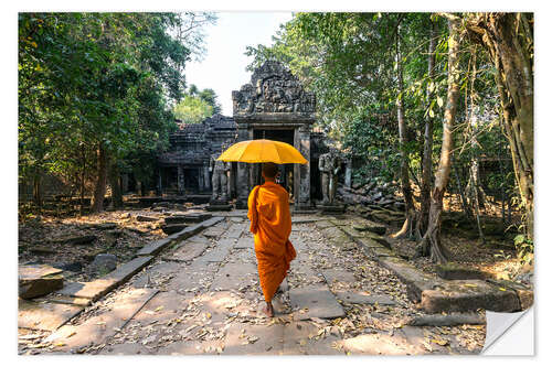 Wandsticker Mönch mit Regenschirm zu Fuß in Angkor Wat Tempel, Kambodscha