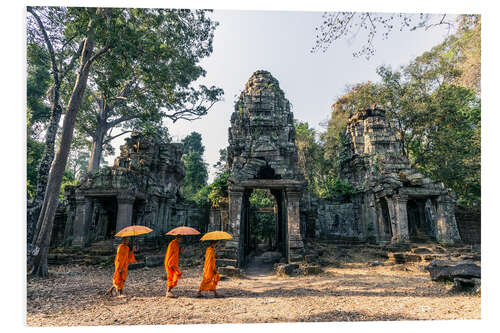 Tableau en PVC Monks with umbrellas inside Angkor Wat temples, Cambodia