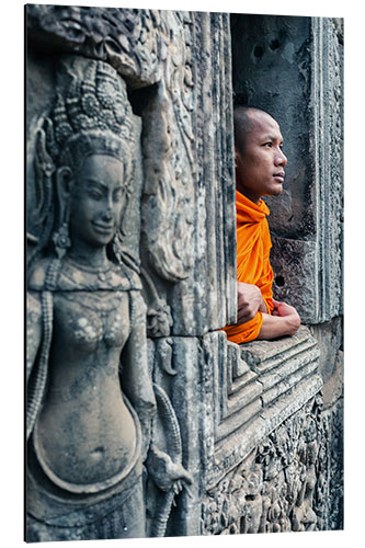 Cuadro de aluminio Buddhist monk inside a temple, Angkor, Cambodia