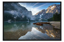Gerahmter Kunstdruck Landschaftsidyll am Pragser Wildsee