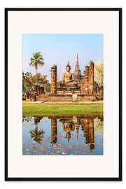 Gerahmter Kunstdruck Wat Mahathat buddhistischen Tempel spiegelt sich im Teich, Sukhothai, Thailand