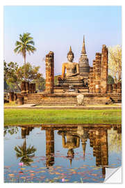 Selvklebende plakat Wat Mahathat buddhist temple reflected in pond, Sukhothai, Thailand