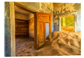 Akryylilasitaulu  Sand in the premises of an abandoned house - Robert Postma
