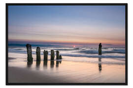 Gerahmter Kunstdruck Buhne an der Ostseeküste im Sonnenuntergang