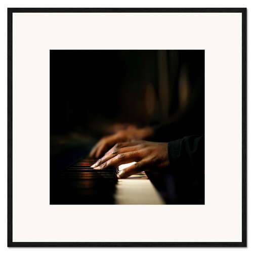 Plakat artystyczny premium w ramie Close-up of a pianist's hands playing the piano