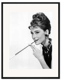 Gerahmter Kunstdruck Audrey Hepburn mit Zigarettenspitze