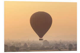 Print på skumplade Hot air balloon over temples of Bagan, Myanmar