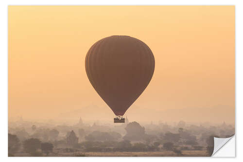 Sisustustarra Hot air balloon over temples of Bagan, Myanmar