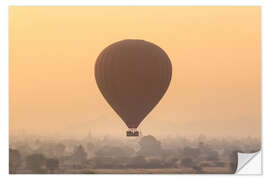 Selvklebende plakat Hot air balloon over temples of Bagan, Myanmar