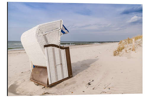 Tableau en aluminium Chaise de plage au bord de la mer Baltique