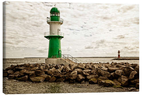 Canvas-taulu Green and red lighthouse at the harbor entrance of Warnemünde