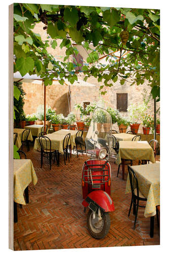 Puutaulu Old scooter in Pienza