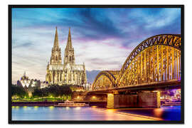 Gerahmter Kunstdruck Beleuchteter Dom in Köln mit Brücke und Rhein