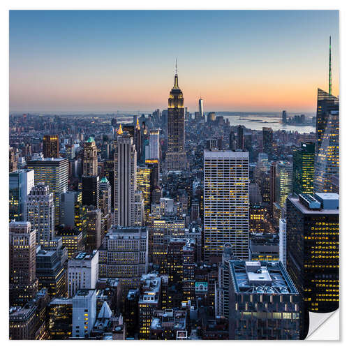 Selvklebende plakat New York - Empire State Building og skyskrapere i skumringen