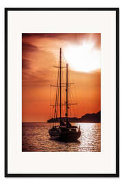 Gerahmter Kunstdruck Altes Schiff segelt im Sonnenuntergang