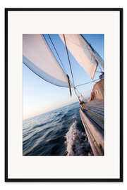 Gerahmter Kunstdruck Segeln im Sonnenaufgang