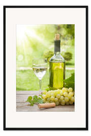 Gerahmter Kunstdruck Weißwein Glas und Flasche