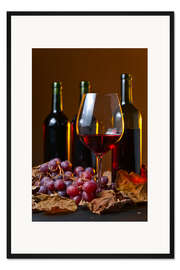 Gerahmter Kunstdruck Rotwein mit Trauben und Weinblättern
