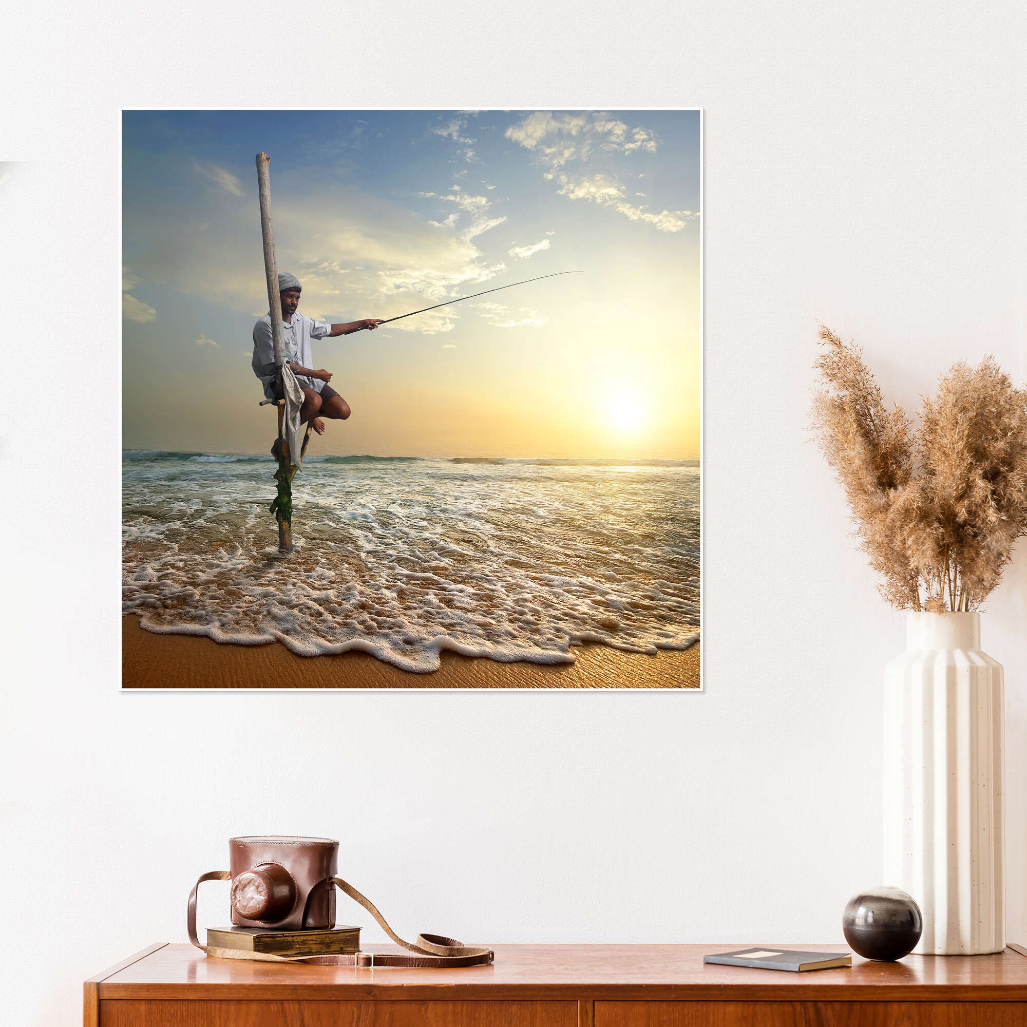 Wandbild „Fischer auf Stab am Indischen Ozean, Sri Lanka“ von