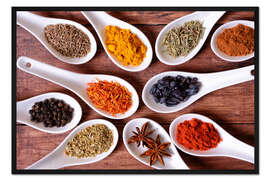 Gerahmter Kunstdruck Gewürze in Keramiklöffeln