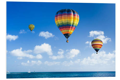 Print på skumplade Colorful hot air balloons on the blue sea